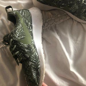 RARE JUNGLE PRINT NIKE SNEAKERS
